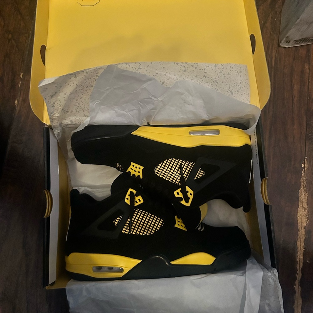 Jordan 4 retro thunder